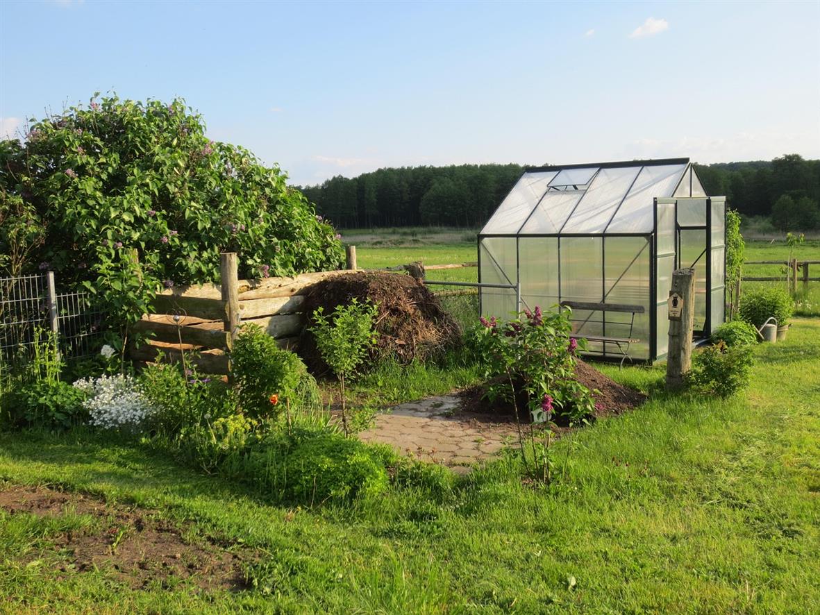 When it comes to enhancing outdoor spaces, real-world reviews often speak louder than product descriptions. At Shedstore, customer feedback isn’t just a by-product of business – it’s a key indicator of trust, quality, and service. From compact tool sheds to fully insulated garden offices, Shedstore has helped thousands of customers across the UK improve their gardens with practical and attractive solutions. This article brings together the voices of those customers and highlights what makes Shedstore a standout choice for garden buildings.