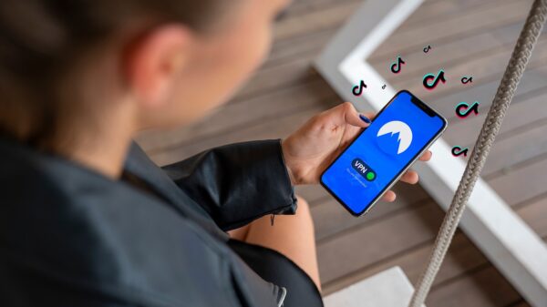In der schnelllebigen Welt des digitalen Marketings haben nur wenige Plattformen so viel Aufmerksamkeit erregt wie TikTok. Dank seiner viralen Verbreitung und der hohen Nutzeraktivität bietet TikTok Unternehmen die einzigartige Möglichkeit, auf frische und authentische Weise mit ihrer Zielgruppe in Kontakt zu treten. Für Marken, die ihre digitale Präsenz ausbauen und ein jüngeres, dynamisches Publikum erreichen möchten, sind TikTok Ads ein leistungsstarkes Tool zur Erstellung überzeugender Kampagnen. In diesem Artikel erfahren Sie, wie Unternehmen das volle Potenzial von TikTok Ads ausschöpfen können, um Engagement, Conversions und langfristigen Erfolg zu steigern.