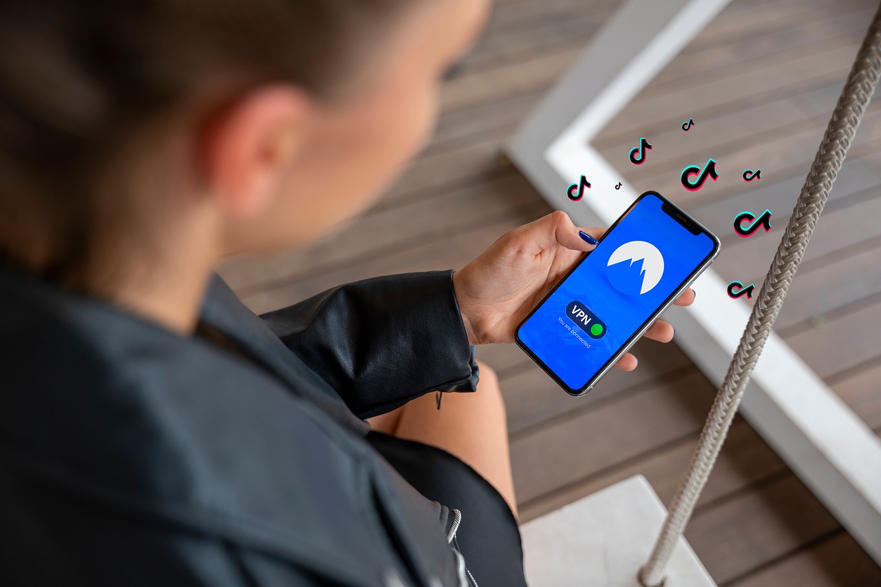 In der schnelllebigen Welt des digitalen Marketings haben nur wenige Plattformen so viel Aufmerksamkeit erregt wie TikTok. Dank seiner viralen Verbreitung und der hohen Nutzeraktivität bietet TikTok Unternehmen die einzigartige Möglichkeit, auf frische und authentische Weise mit ihrer Zielgruppe in Kontakt zu treten. Für Marken, die ihre digitale Präsenz ausbauen und ein jüngeres, dynamisches Publikum erreichen möchten, sind TikTok Ads ein leistungsstarkes Tool zur Erstellung überzeugender Kampagnen. In diesem Artikel erfahren Sie, wie Unternehmen das volle Potenzial von TikTok Ads ausschöpfen können, um Engagement, Conversions und langfristigen Erfolg zu steigern.
