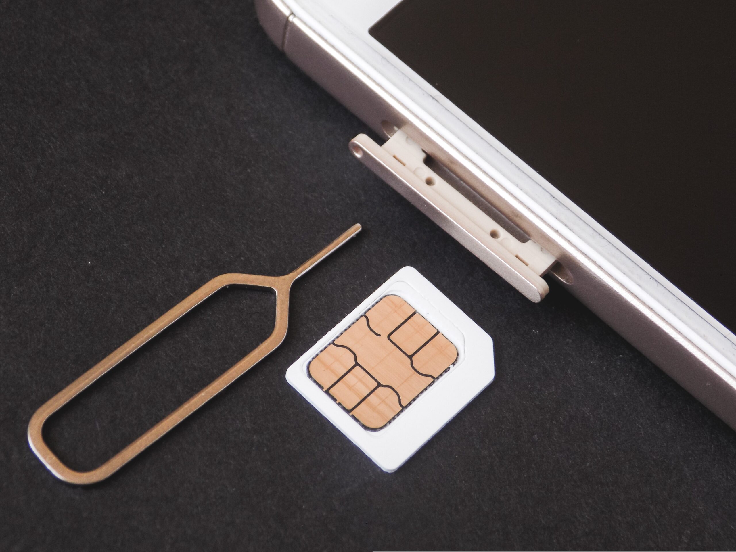 In an increasingly connected world, flexibility and reliability have become essential when choosing mobile data services. Businesses, remote workers, travellers, and everyday users all need internet connectivity they can depend on  without being locked into expensive long-term contracts. That’s exactly where Scancom stands out. With flexible rolling SIM plans, intelligent multi-network technology, and nationwide coverage solutions, Scancom is helping customers across the UK stay connected with greater freedom and confidence.
