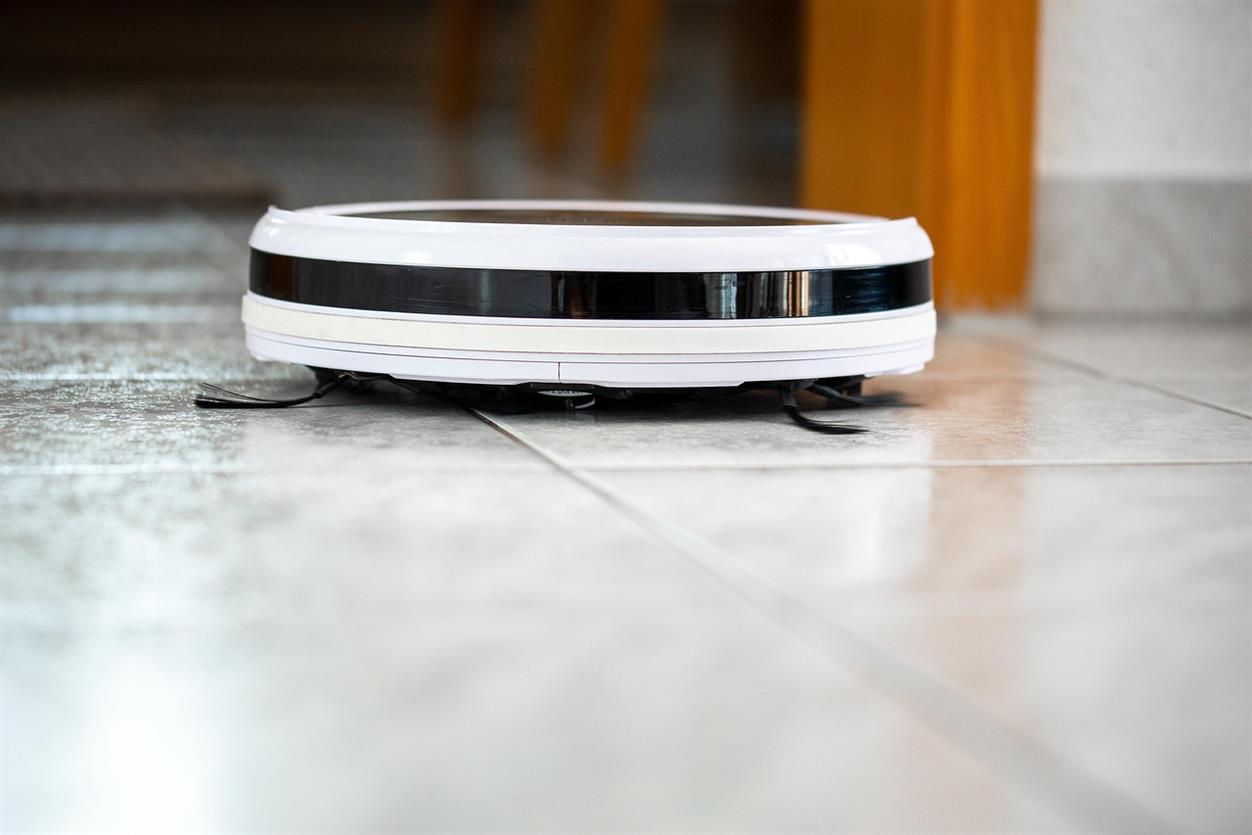 In the world of homecare, where performance, convenience, and innovation matter most, Shark® has earned its stripes as a trusted household name. From stylish handhelds to powerful uprights, steam cleaners, and intelligent robot vacuums, Shark is redefining how the UK cleans—one engineered solution at a time. As the UK’s best-selling vacuum cleaner and steam cleaner brand, Shark has cemented its place as a go-to choice for homeowners seeking products that make everyday cleaning smarter, faster, and more effective. But it’s not just about what Shark makes—it’s about how it makes life easier.